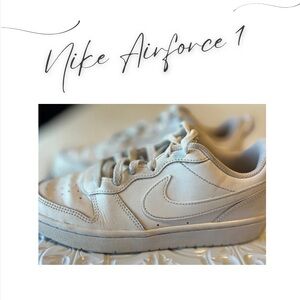 Nike Air Force 1 LE white unisex size 5 youth. Excellent conditon.